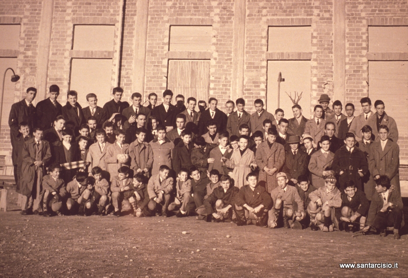 1960_20 nov_gruppo festa S.Tarcisio.jpg